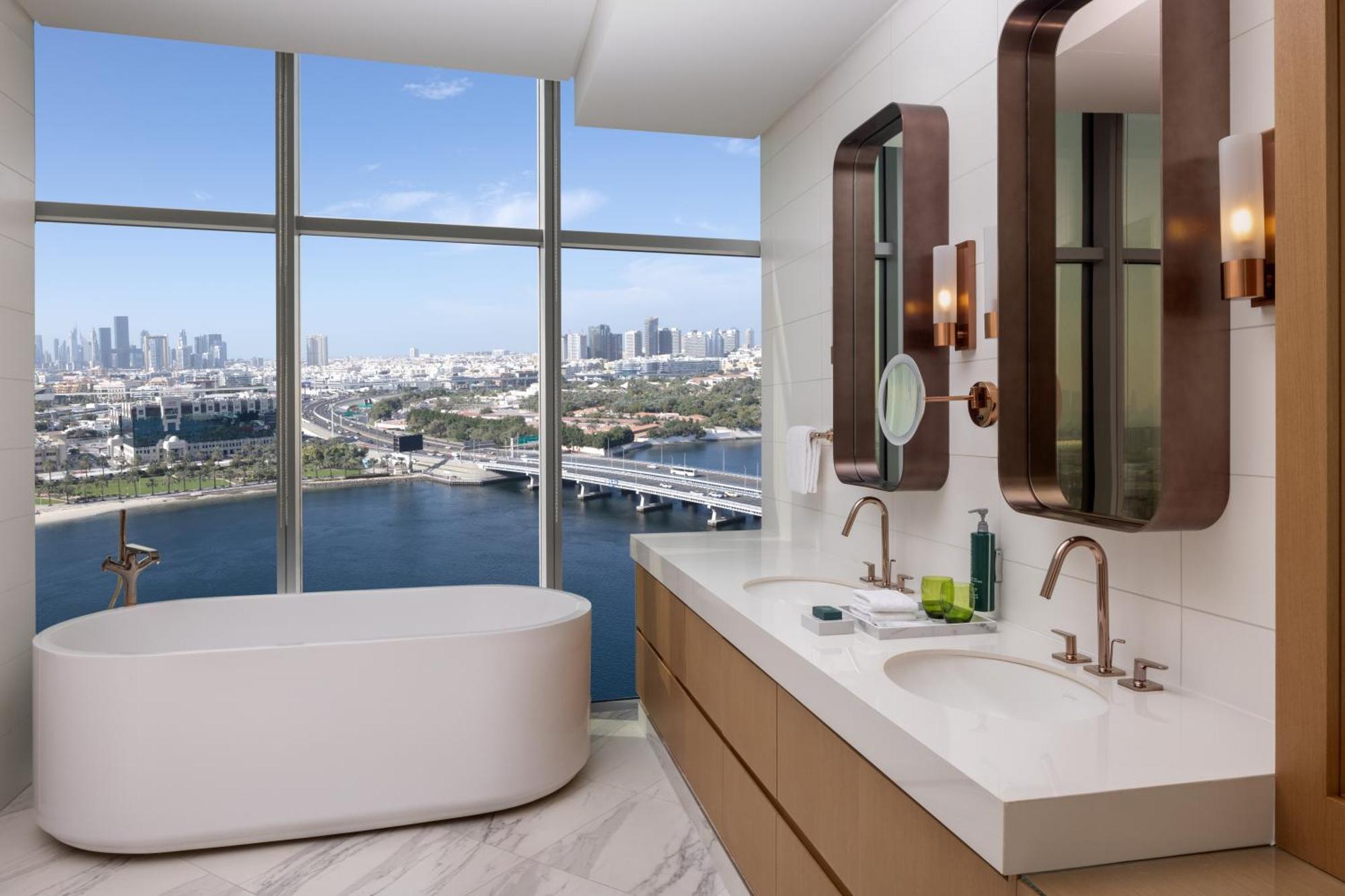 Hilton Dubai Creek Hotel & Residences Esterno foto