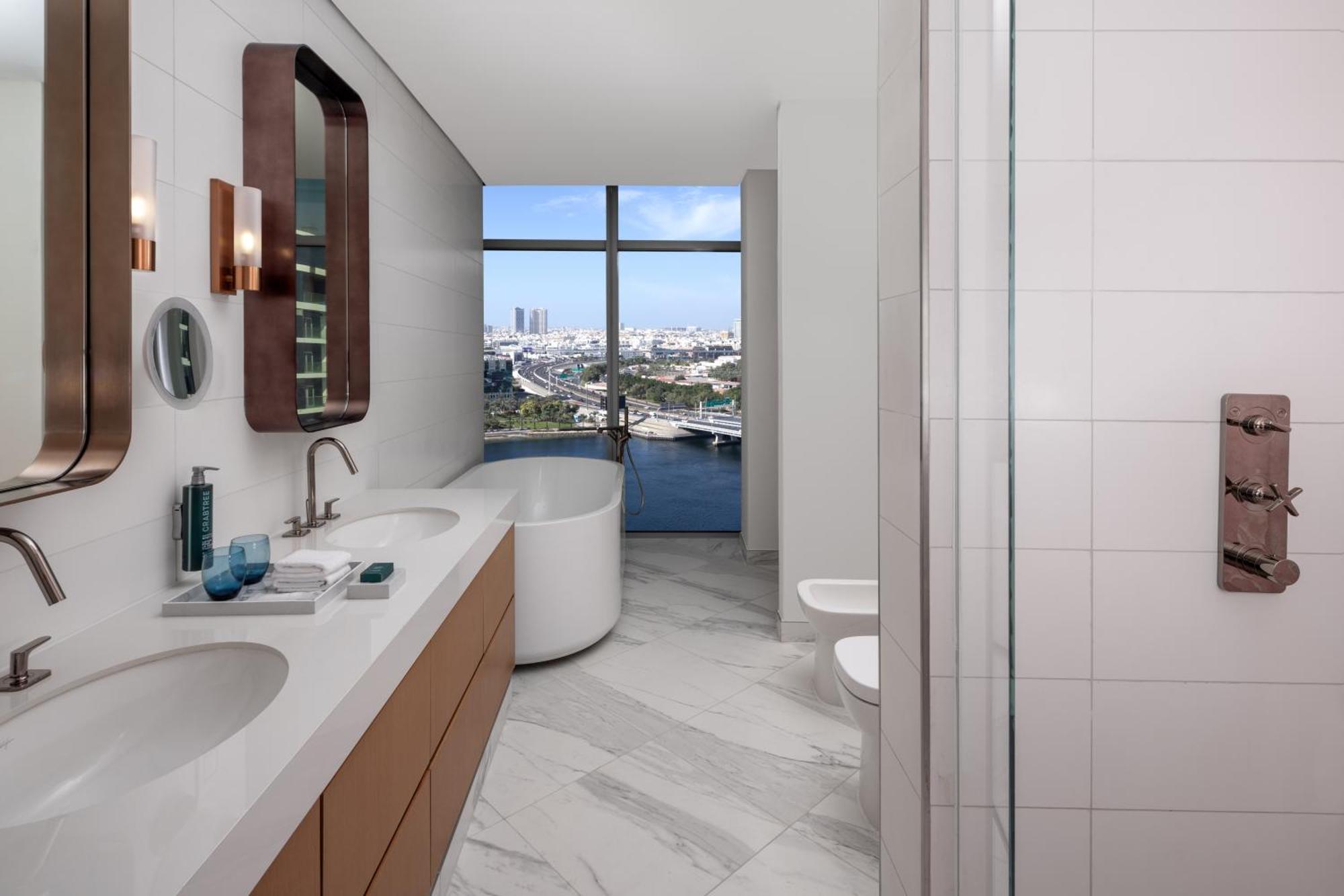 Hilton Dubai Creek Hotel & Residences Esterno foto